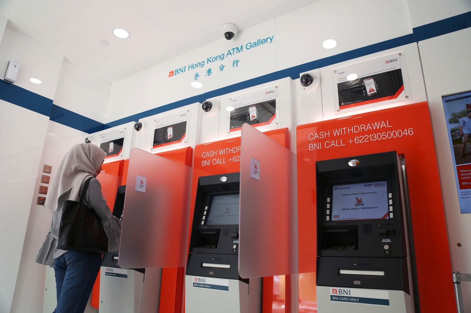 Potret ATM BNI di KCLN Hong Kong. Sumber: Istimewa Tabungan Pekerja Migran di BNI Melejit, Angkanya Bikin Kaget!