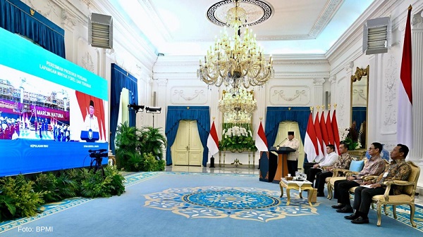 Presiden Prabowo Subianto meresmikan produksi perdana Lapangan Minyak Forel dan Terubuk yang berlokasi di Kepulauan Natuna, Provinsi Kepulauan Riau, pada Jumat, 16 Mei 2025. (Foto: BPMI Setpres) Presiden Resmikan Produksi Perdana Dua Lapangan Migas di Natuna