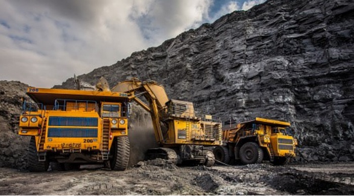 Sejumlah alat berat tengah beraksi di areal pertambangan batu bara besutan MNC Energy. FOTO - ISTIMEWA Tambah Modal, Emiten Hary Tanoe (IATA) Private Placement 3,12 Miliar