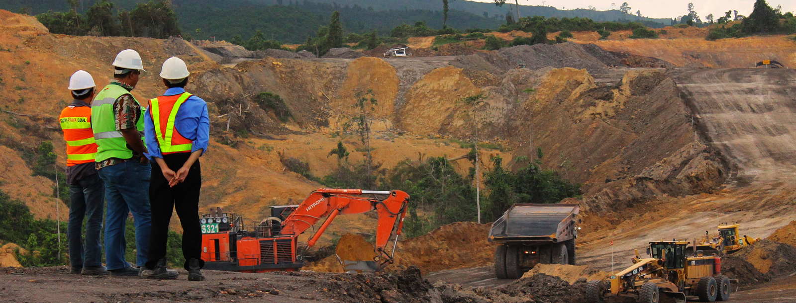Petugas lapangan mengecek aktivitas pertambangan besutan Kapuas Prima Coal. FOTO - ISTIMEWA Pendapatan Nihil, ZINC Kuartal I-2026 Tekor Rp50,84 Miliar