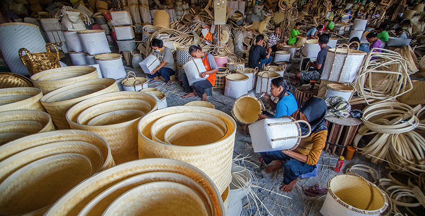 Laporan Global Entrepreneurship Monitor (GEM) 2023 menyebutkan, rasio kewirausahaan Indonesia adalah 21,6 persen atau lebih tinggi dibandingkan negara-negara ASEAN, tapi nilai tambah dan produktivitasnya tidak tinggi. Rasio Kewirausahaan Indonesia Tinggi, Tapi Nilai Tambahnya Rendah