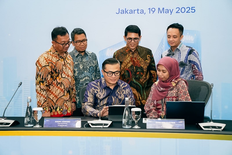Perekonomian Indonesia memasuki tahun 2025 dengan ketahanan yang tetap solid di tengah dinamika global yang menantang. Chief Economist Bank Mandiri Andry Asmoro, menilai perlambatan pada kuartal I 2025 mencerminkan fase normalisasi menuju pola pertumbuhan yang lebih sehat dan seimbang. Ekonom Mandiri Sebut Akselerasi 2025 Perlu Kolaborasi Erat