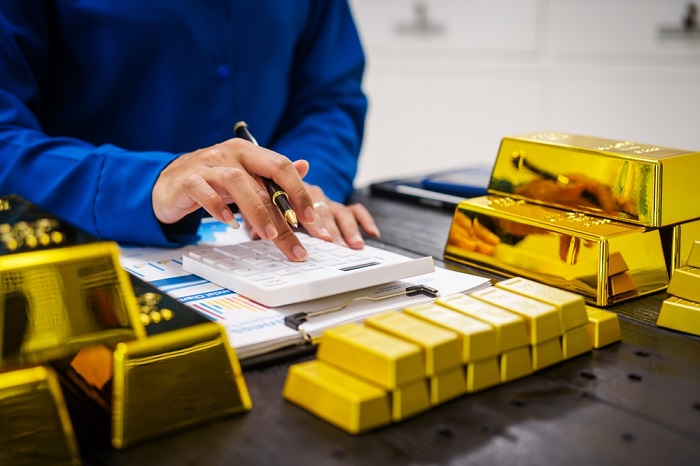 Otoritas Jasa Keuangan (OJK) masih membuka peluang bagi lembaga keuangan lain untuk mengajukan permohonan izin usaha bullion (bank emas) OJK Terbuka Berikan Izin Usaha Bulion bagi Jasa Keuangan Lain
