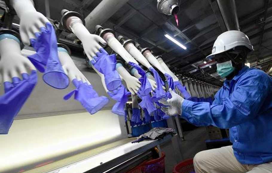 Aktivitas Produksi di pabrik MARK. Emiten Sarung Tangan Sebar Dividen Rp286M Setara 93 Persen Laba 2024