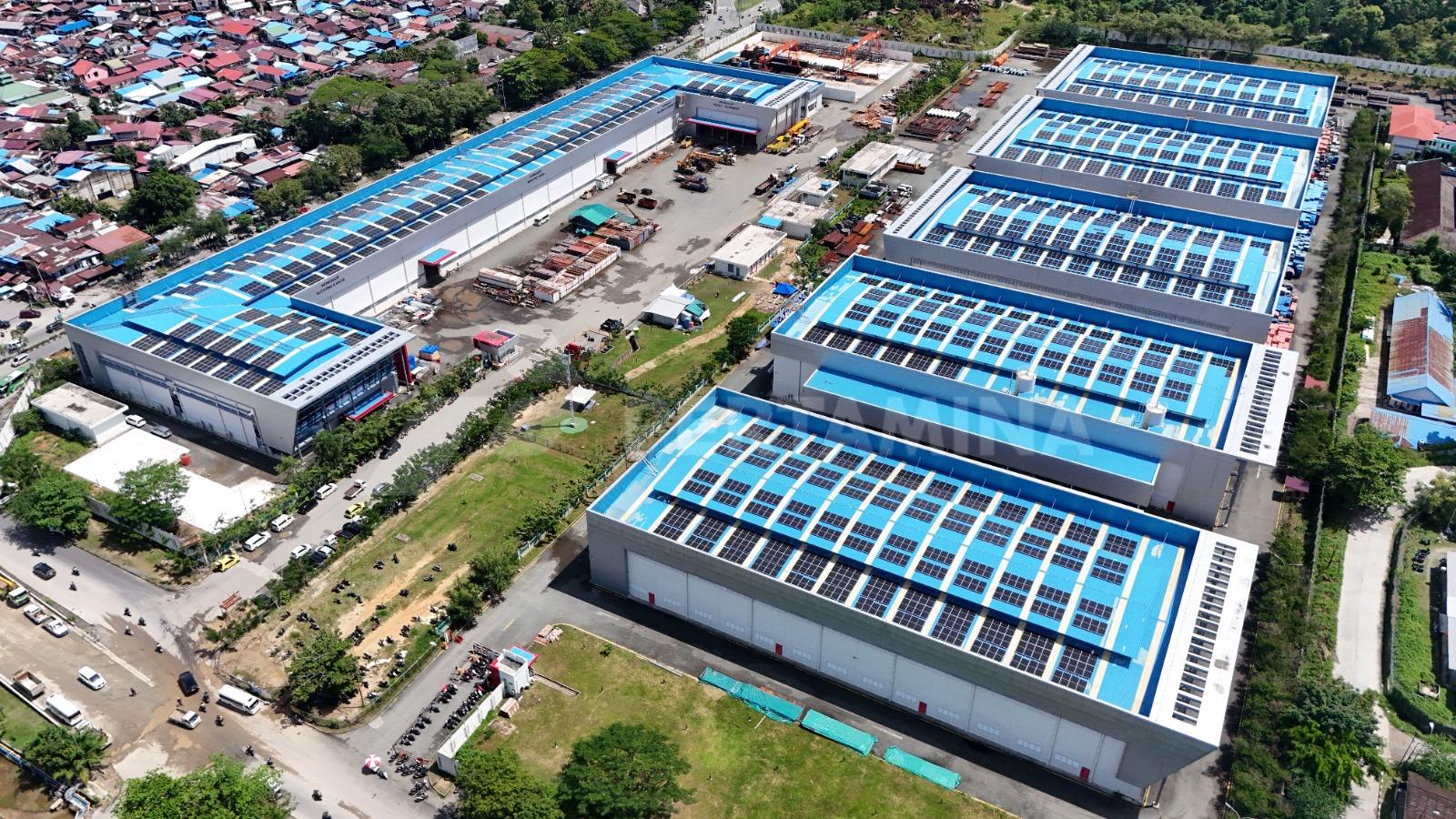 meresmikan Pembangkit Listrik Tenaga Surya (PLTS) atap terbesar dengan kapasitas 2,5 megawatt peak (MWp) di area Workshop dan Gedung New HSSE KPI Kilang Balikpapan (19/5). Pertamina Resmikan PLTS Atap Terbesar Berkapasitas 2,5 MWp