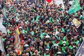 Demo driver ojek online, 20 Mei 2025. Dok. SINDOnews. Demo Ribuan Ojol 20 Mei, IDEAS Prediksi Potensi Rugi Capai Rp188M