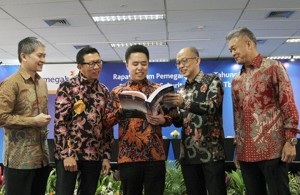 Potret manajemen Trimegah (TRIM) dalam suatu agenda korporasi. Emiten Broker Boy Thohir Tawarkan Obligasi Rp700M Buat Modal