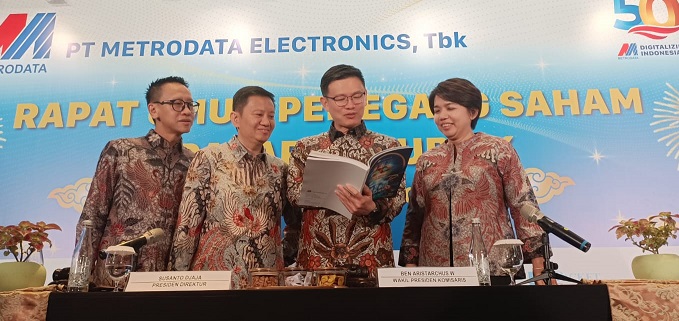 Manajemen MTDL usai menggelar RUPST di Jakarta Jumat (23/5). Metrodata (MTDL) Setujui Bagikan Dividen Rp294,6M