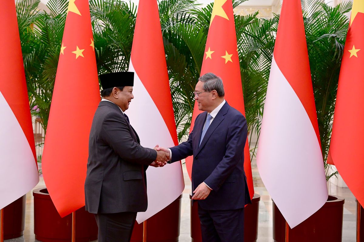 Presiden Prabowo Subianto bersama Perdana Menteri China, Li Qiang (kanan) saat bertemu di Beijing, China, Sabtu (9/11/2024). (Dok Sekretariat Presiden) Presiden Prabowo-PM China Li Qiang Bertemu di Istana Merdeka Besok
