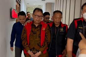 Kejaksaan Tinggi Jawa Barat menahan eks Sekda Bandung Yossi Irianto, tersangka kasus korupsi Bandung Zoo. Dok. Jabar news. Kasus Korupsi Bandung Zoo, Kejati Jabar Tahan Eks Sekda Yossi Irianto