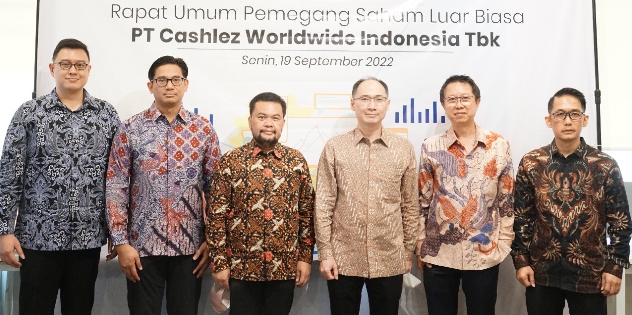 Pengurus Cashlez berfoto bersama di sela-sela pelaksanaan rapat umum pemegang saham luar biasa perseroan. FOTO - ISTIMEWA BEI Sorot Lini Usaha Baru, Ini Argumen Cashlez (CASH)