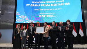 Manajemen PT Graha Prima Mentari Tbk (GRPM) ketika mencatatkan sahamnya di BEI Emiten Distributor Coca Cola (GRPM) Bagikan Dividen Minimalis