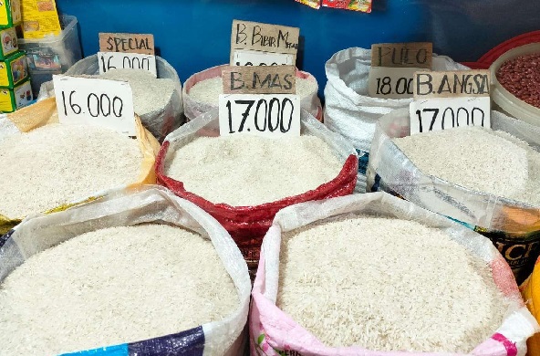 Pemerintah tengah membahas penyesuaian HET beras sesuai dengan masukan dan saran dari berbagai pemangku kepentingan Amankan Pangan, Pemerintah Bahas Penyesuaian HET Beras