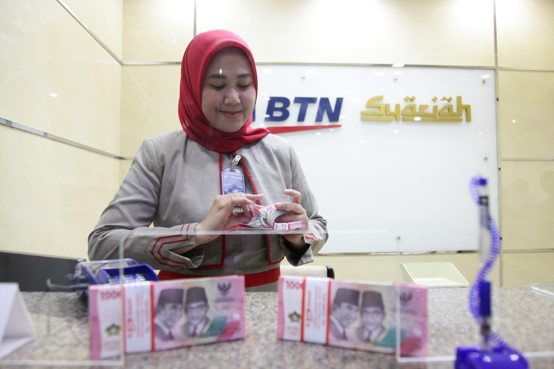 Ilustrasi pelayanan BTN Syariah. Dok. BTN Syariah. Presiden Setujui Pemisahan BTN Syariah, BBTN Boleh Akuisisi BVIS