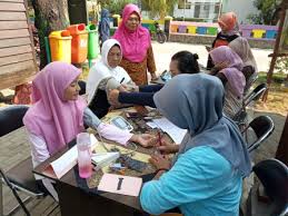 Masyarakat melakukan pemeriksaan kesehatan gratis. Dok. Beritjakarta.id. Melalui Program CKG, Menkes Minta Jangan Takut Periksa Kesehatan