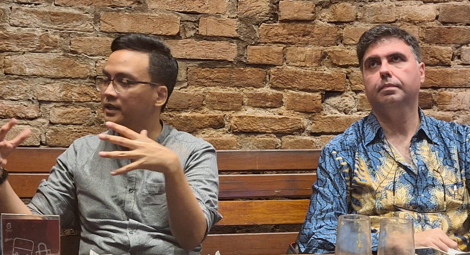 CEO Carmelo Ferlito (Kanan) didampingi anggota ketika silaturahmi ke media. CME: Lupakan Rumah Dulu, Fokus Dongkrak Ekonomi Rakyat!