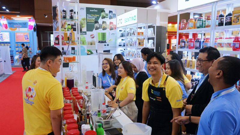 Sejumlah pengunjung memenuhi ruang pamer Formosa Ingredian. FOTO - ISTIMEWA Cum Date 3 Juni, BOBA Salurkan Sisa Dividen Rp5 per Lembar