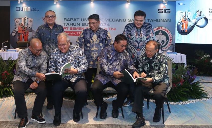 Pengurus Semen Baturaja di sela-sela pelaksanaan RUPS Tahunan perseroan. FOTO - ISTIMEWA Periksa! Berikut Jadwal Dividen SMBR Rp25,85 Miliar