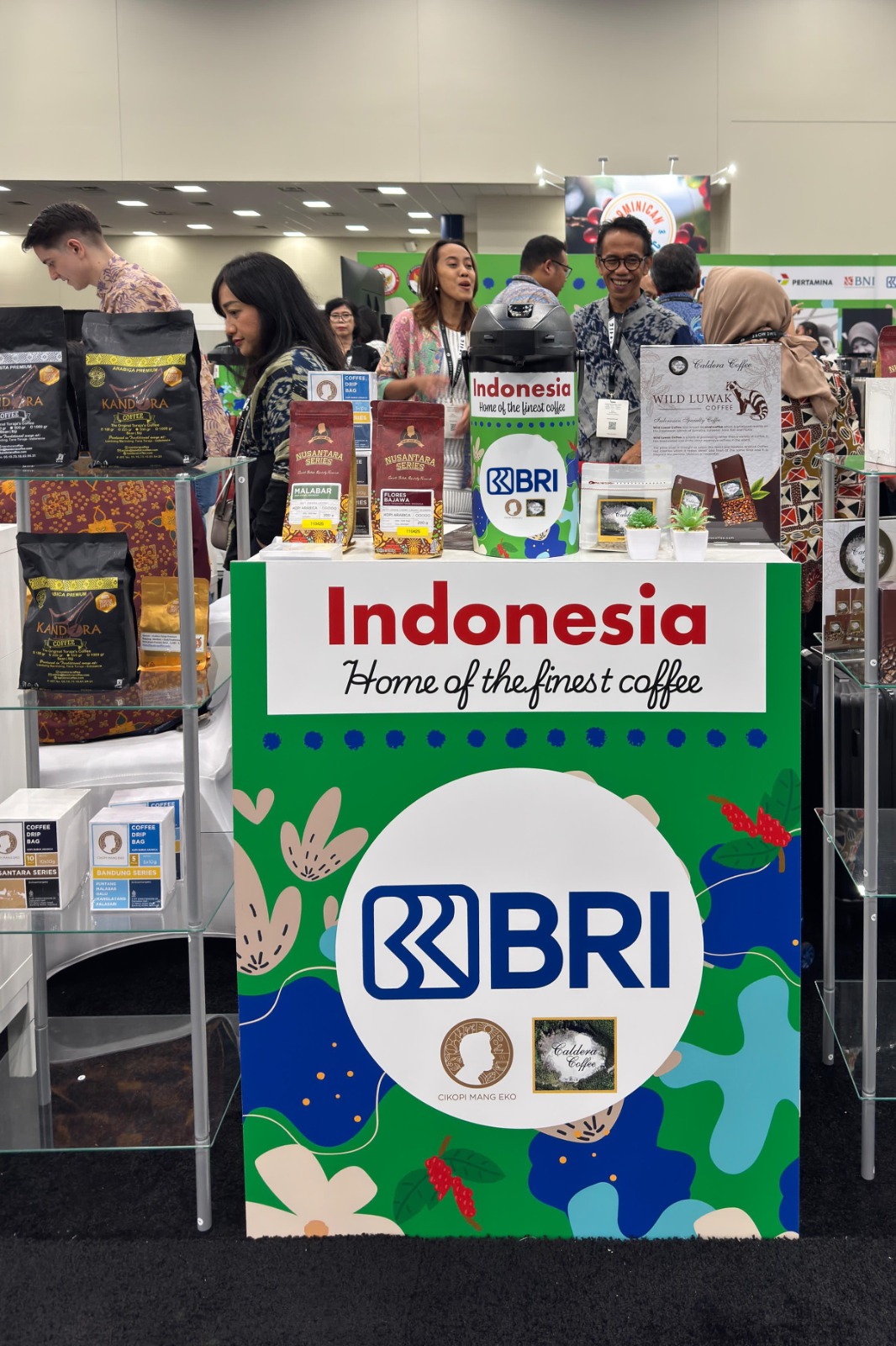 BRI memfasilitasi dua UMKM kopi terpilih, yakni Ci Kopi Mang Eko dari Jawa Barat dan Caldera Coffee dari Sumatera U, berpartisipasi aktif dalam ajang bergengsi Specialty Coffee Expo 2025 pada 25–27 April 2025 di Houston, Texas, Amerika Serikat.tara. dok. Ist. Pameran di Amerika, UMKM Kopi Binaan BRI Tembus Pasar Internasional