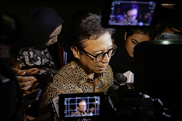 Menkes Selasa (3/6) melaporkan kepada Presiden Prabowo Subianto perkembangan sejumlah isu kesehatan nasional mulai dari situasi Covid-19, program cek kesehatan gratis hingga skrining TBC. Menkes Lapor Presiden, Mulai dari Covid-19 Hingga Skrining TBC