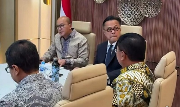 Danantara - Himbara menjalin sinergi guna membahas strategi sebagai upaya mendorong pertumbuhan ekonomi nasional. Danantara - Himbara Bahas Strategi Dorong Pertumbuhan Ekonomi