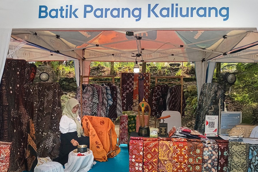 Komitmen PT Bank Rakyat Indonesia (Persero) Tbk atau BRI dalam mendorong pertumbuhan ekonomi kerakyatan terus diperkuat melalui program unggulannya, Desa BRILiaN. Sinergi BRI & UMKM, Batik Parang Kaliurang Makin Bersinar