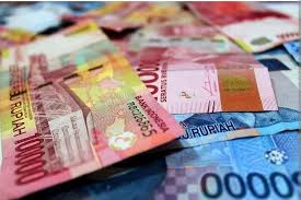 Ilustrasi pemerintah membagikan bantuan subsidi upah (BSU) kepada sekitar 17 juta pekerja berpenghasilan Rp3,5 juta per bulan, Kamis (5/6/2025). Besarannya, Rp300 ribu per bulan Juni dan Juli 2025. Tetapi, langsung diberikan Rp600 ribu pada Juni ini. Dok. Ayo Bandung. Pemerintah Bagikan BSU 2025 Rp600 Ribu, Cek Kriteria Penerima