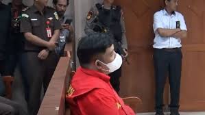 Kompol Satria Nanda di persidangan PN Batam, Kepri. Dok. Kaltimedia. Kasus Narkoba, Hakim PN Batam Vonis Kompol Satria Pidana Seumur Hidup