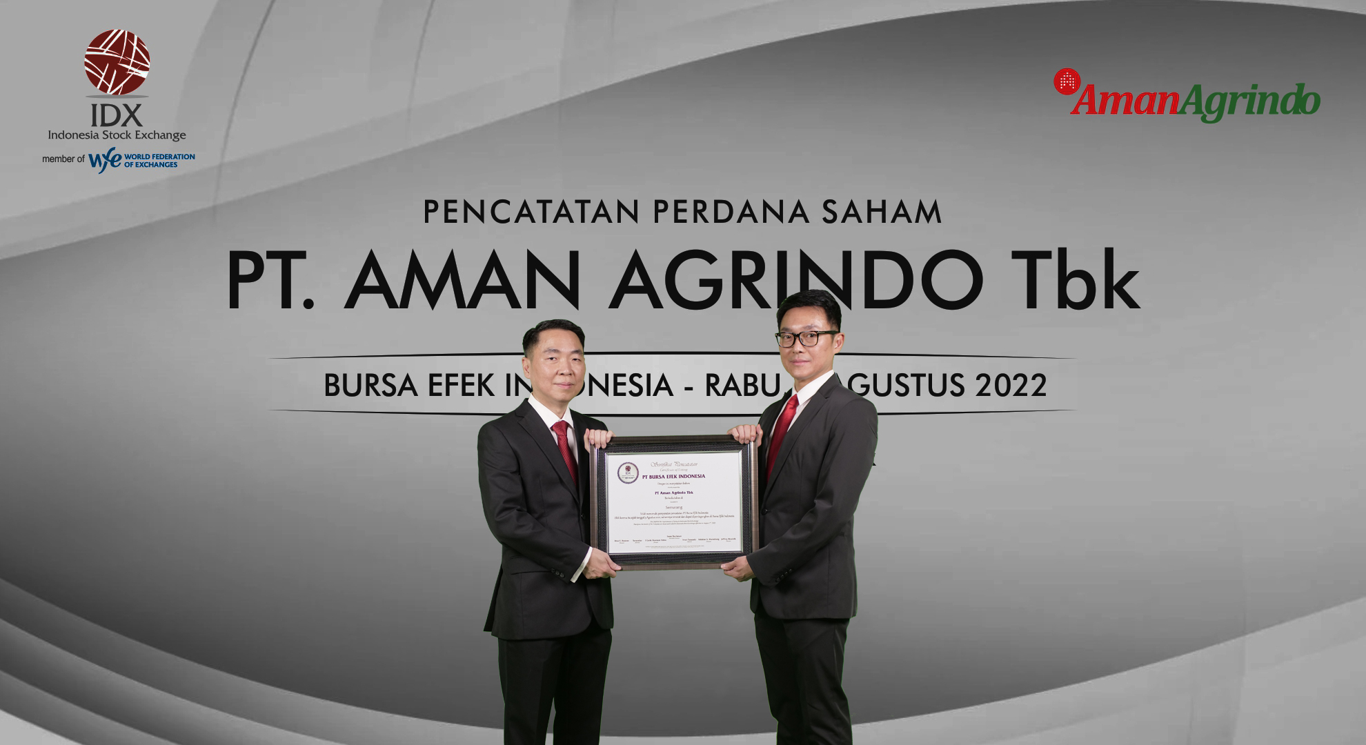 Pengurus Aman Agrindo menunjukkan sertifikat IPO dari Bursa Efek Indonesia. FOTO - ISTIMEWA Aman Agrindo (GULA) Dikepung Masalah, Begini Penjelasannya