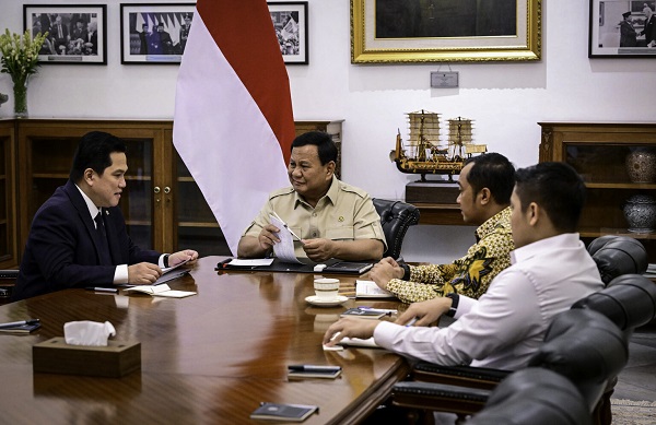 Presiden Prabowo Subianto memanggil Menteri Badan Usaha Milik Negara (BUMN) Erick Thohir ke Istana Merdeka, Jakarta, pada Rabu, 4 Juni 2025. (Foto: BPMI Setpres) Diskon Transportasi Diharapkan Beri Dampak ke Ekonomi Daerah