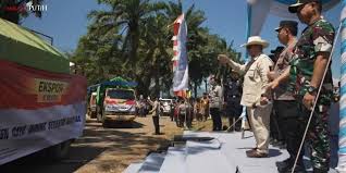 Presiden Prabowo Subianto melepas ekspor jagung perdana sebanyak 1.200 ton ke Sarawak, Malaysia, Kamis (5/6/2025). Untuk tahap awal ini, jagung RI diberangkatkan dari Kabupaten Bengkayang, Kalimantan Barat. Dok. Sekretariat Negara. Presiden Lepas Ekspor Perdana 1.200 Ton Jagung Kalbar ke Malaysia