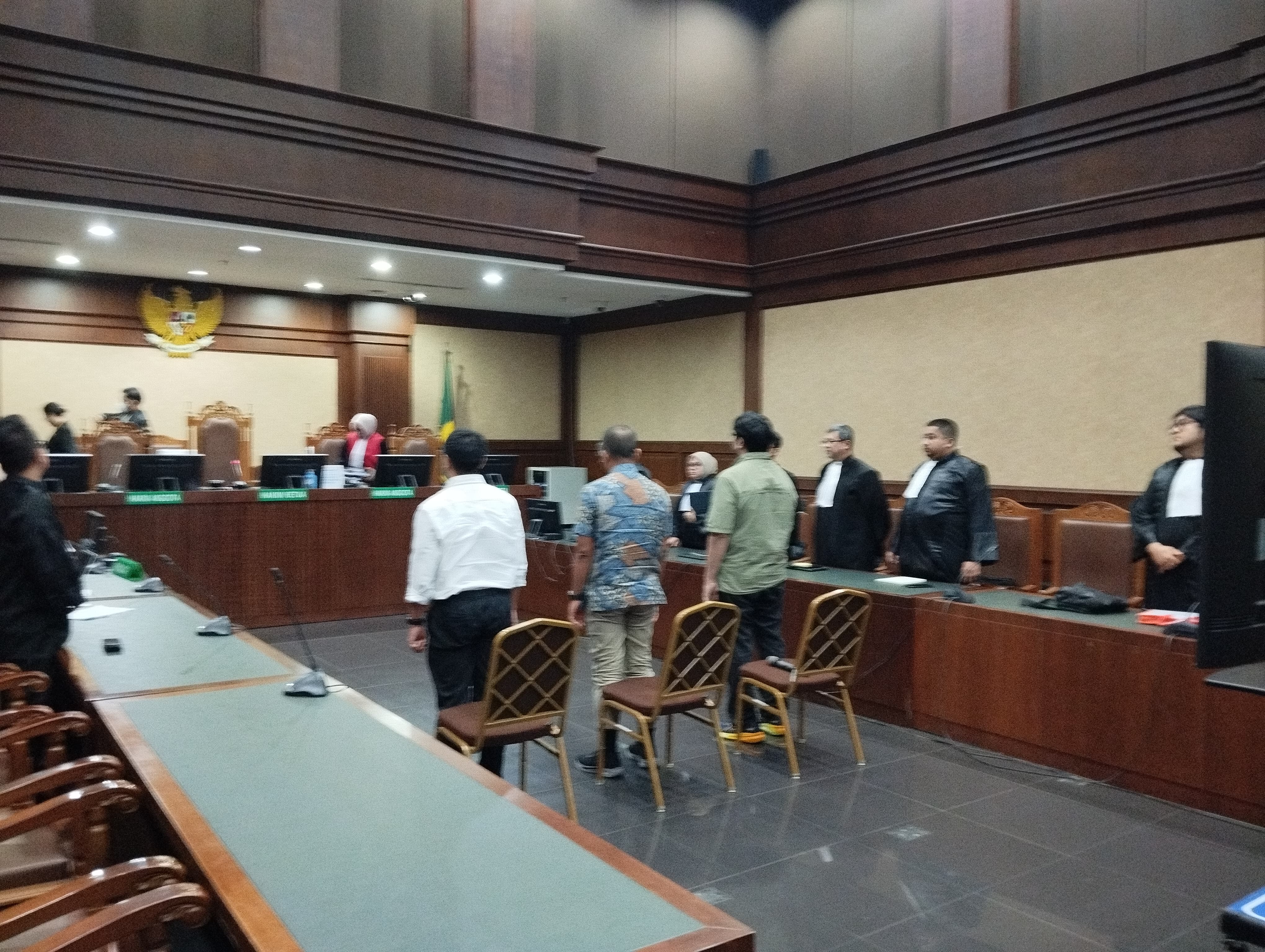 Majelis hakim Pengadilan Tipikor Jakarta, Kamis (5/6/2025), menghukum tiga terdakwa kasus korupsi pengadaan alat pelindung diri (APD) COVID-19 Kementerian Kesehatan tahun 2020. Dok. Inilah/Rizki. Kasus Korupsi APD Covid-19 Kemenkes, Ini Vonis Untuk Tiga Terdakwa