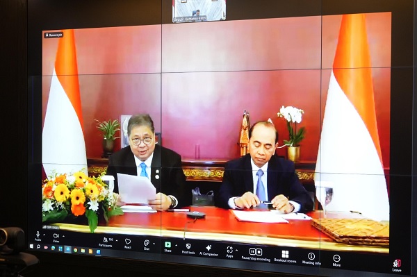 Pemerintah Indonesia melalui Menteri Koordinator Bidang Perekonomian RI Airlangga Hartarto secara resmi menyerahkan dokumen Initial Memorandum (IM) yang merupakan bagian dari proses aksesi Indonesia ke OECD. Serahkan Initial Memorandum, RI Tegaskan Komitmen Reformasi WTO