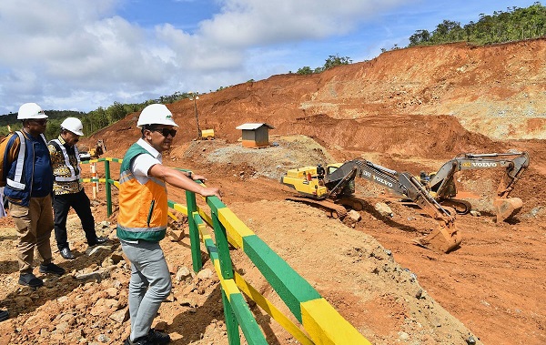 Kementerian ESDM memastikan seluruh kegiatan pertambangan di Kabupaten Raja Ampat, Provinsi Papua Barat Daya, berjalan sesuai ketentuan perundang-undangan yang berlaku Pemerintah Awasi Ketat Lima Perusahaan Tambang di Raja Ampat