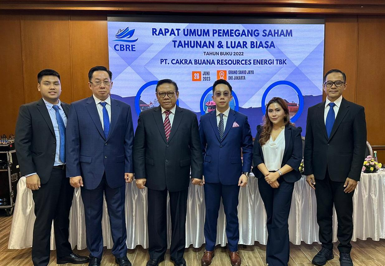 Pengurus Cakra Buana berfose bersama usai pelaksanaan RUPS Tahunan perseroan. FOTO - ISTIMEWA Butuh Dana Jumbo, CBRE Desain Right Issue 68 Miliar Eksemplar