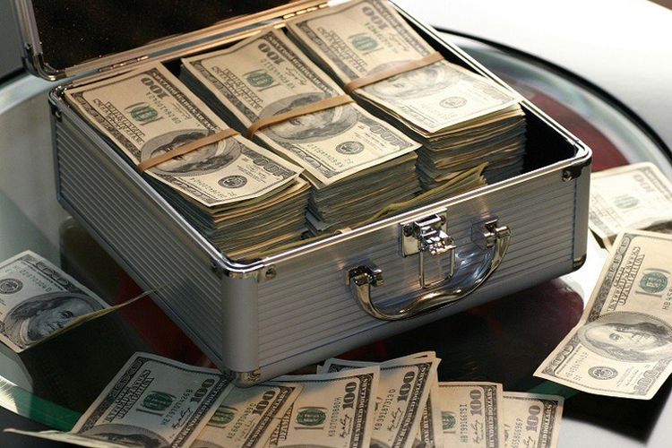 Posisi cadangan devisa Indonesia pada akhir Mei 2025 tetap tinggi sebesar 152,5 miliar dolar AS, stabil dibandingkan posisi pada akhir April 2025. Cadangan Devisa Indonesia Akhir Mei Sebesar USD152,5 Miliar
