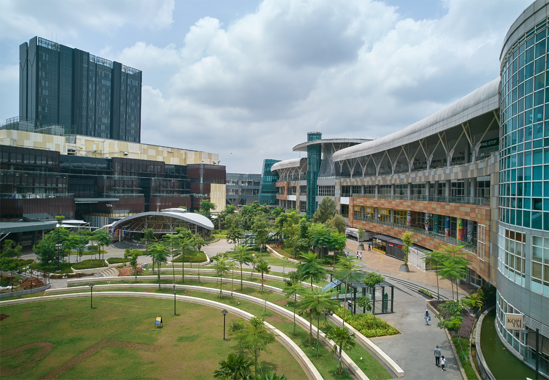 Ruang terbuka hijau terhampar luas di halaman Bintaro Exchange, Kota Tangsel, Banten. FOTO - ISTIMEWA Cum Date 16 Juni, JRPT Distribusikan Dividen Rp27 per Lembar