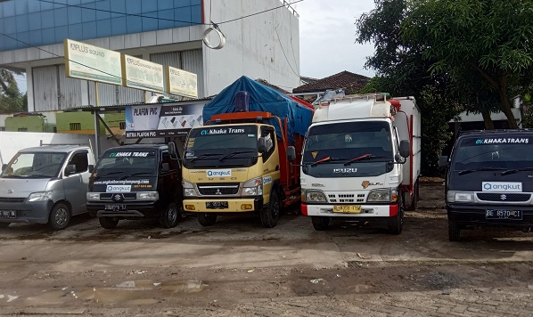 Neraca perdagangan kendaraan niaga pada bulan Januari hingga Maret 2025, masih mengalami defisit USD608,7 juta atau senilai Rp9,7 triliun. Neraca Perdagangan Kendaraan Niaga Hingga Maret Defisit Rp9,7T
