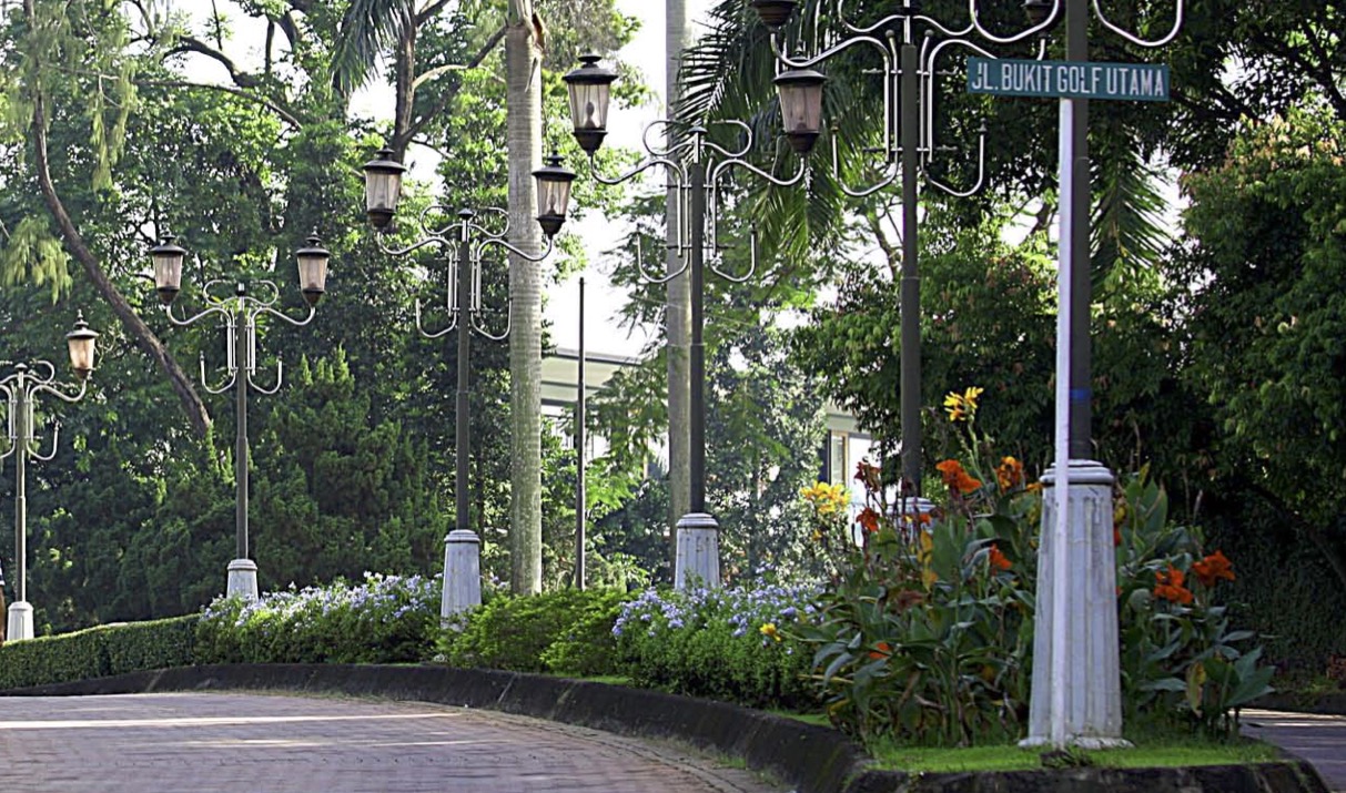 Suasana lingkungan kompleks Pondok Indah tampak lengang. FOTO - ISTIMEWA Catat! Berikut Jadwal Dividen MKPI Rp728 per Helai