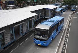 Ilustrasi transportasi umum di Jakarta. Dok. BeritaSatu. Pemprov DKI Kaji Aturan Swasta Juga Wajib Naik Transportasi Umum