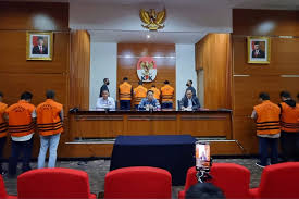 KPK rilis tersangka kasus korupsi di lingkungan Direktorat Jenderal Perkeretaapian (DJKA) Kementerian Perhubungan tahun anggaran 2018-2022. Dok. Kompas. Kasus Korupsi DJKA, KPK Dalami Perbuatan Melawan Hukum Oleh Korporasi