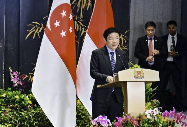 PM Singapura Lawrence Wong menyampaikan pernyataan pers bersama usai Leaders’ Retreat dengan Presiden Prabowo Subianto yang digelar di Parliament House, Singapura, pada Senin, 16 Juni 2025. (Foto: BPMI Setpres) PM Wong: Singapura Yakini Potensi dan Kekuatan Ekonomi Indonesia