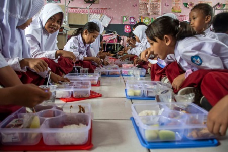 Wakil Menteri Keuangan (Wamenkeu) Suahasil Nazara mengungkapkan hingga 12 Juni 2025 realisasi belanja Badan Gizi Nasional untuk program Makan Bergizi Gratis (MBG) sudah mencapai Rp4,4 triliun. Sudah Rp4,4 Triliun Dibelanjakan untuk Program MBG