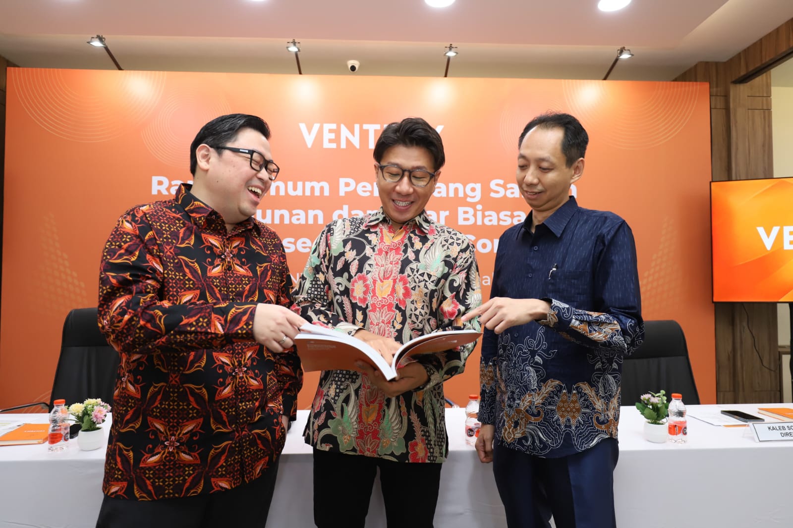 jajaran Manajemen PT Venteny Fortuna International Tbk (VTNY) saat Rapat Umum Pemegang Saham Tahunan (RUPST). DOK/ISTIMEWA Venteny (VTNY) Fokus Perkuat Fondasi dan Kolaborasi Strategis di 2025