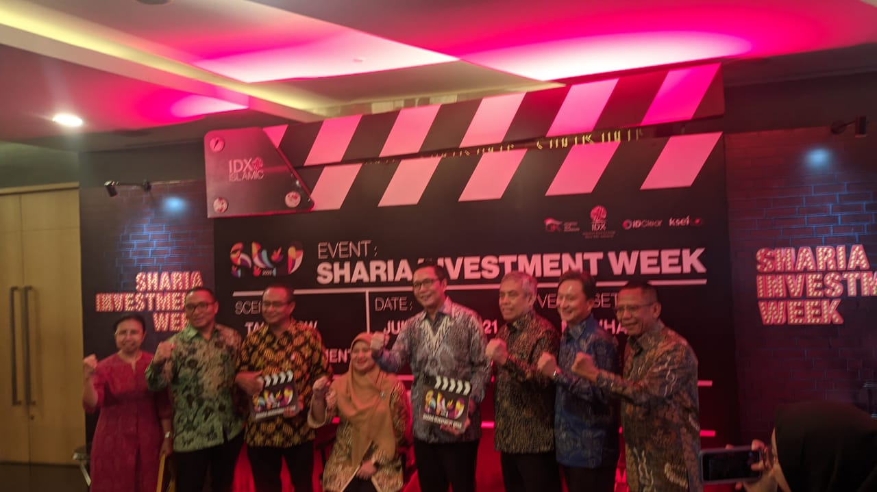 Potret Foto Seremonial Gelaran Sharia Investment Week (SIW) 2025. FOTO - EmitenNews.com/Akhmad Jiharka BEI Sebut Investor Syariah Tembus 174 Ribu