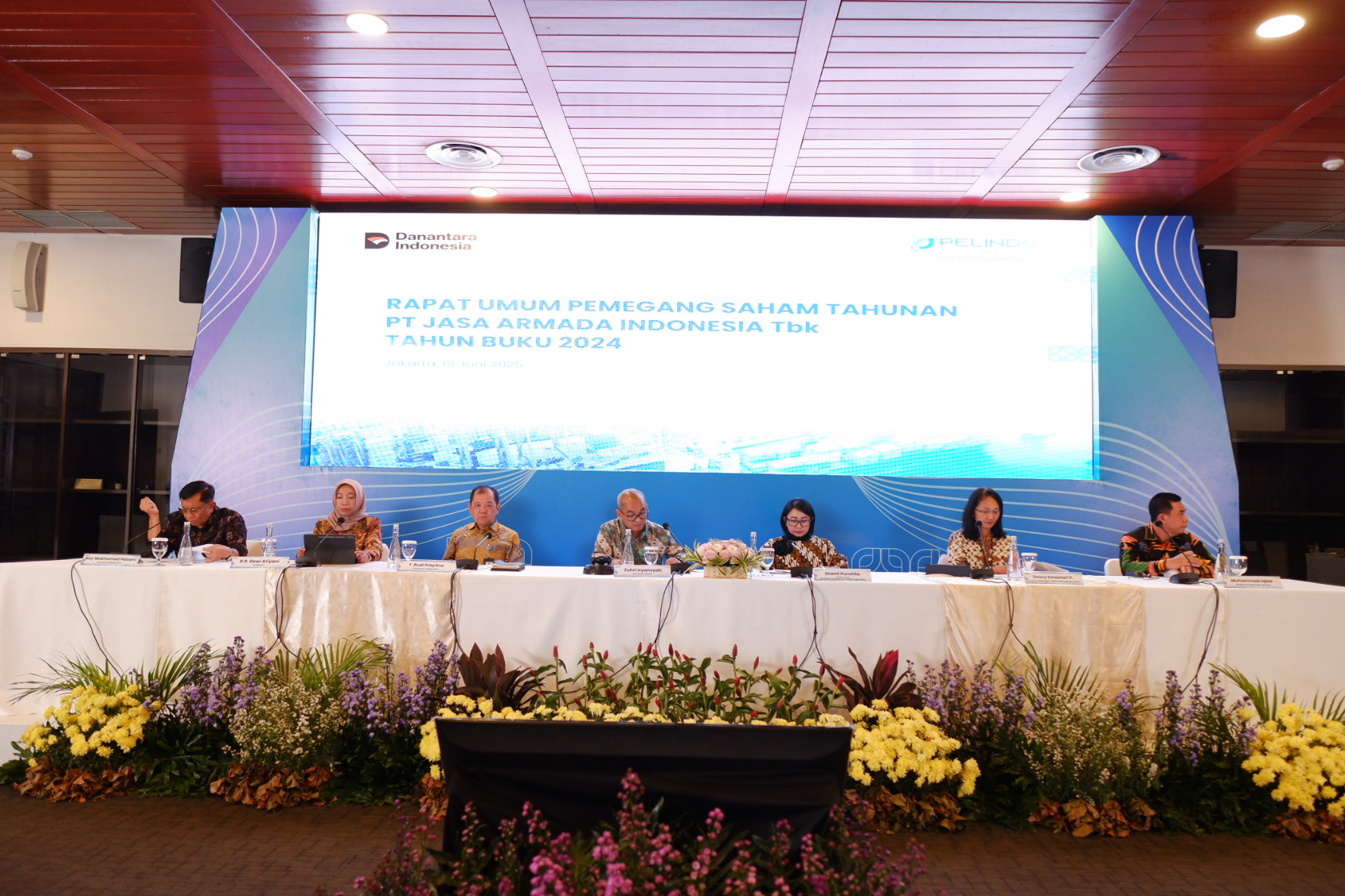 Jajaran Direksi dan Komisaris PT Jasa Armada Indonesia Tbk (IPCM) saat RUPS tahun buku 2024. DOK/ISTIMEWA Tebar Dividen! IPCM Sebut Ini Cerminan Strategi Bisnis yang Tepat