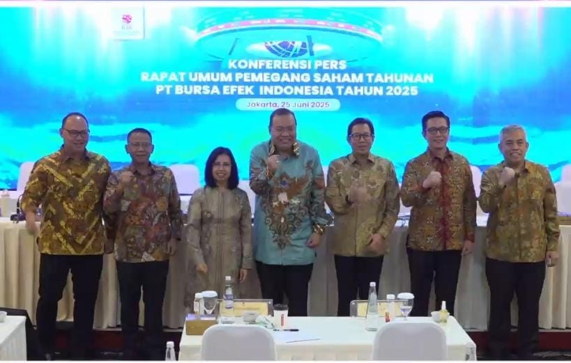 Backdrop konferensi pers yang berlangsung di Bursa Efek Indonesia pada Rabu (25/6). Gelar RUPST, BEI Beberkan Capaian Kinerja 2024