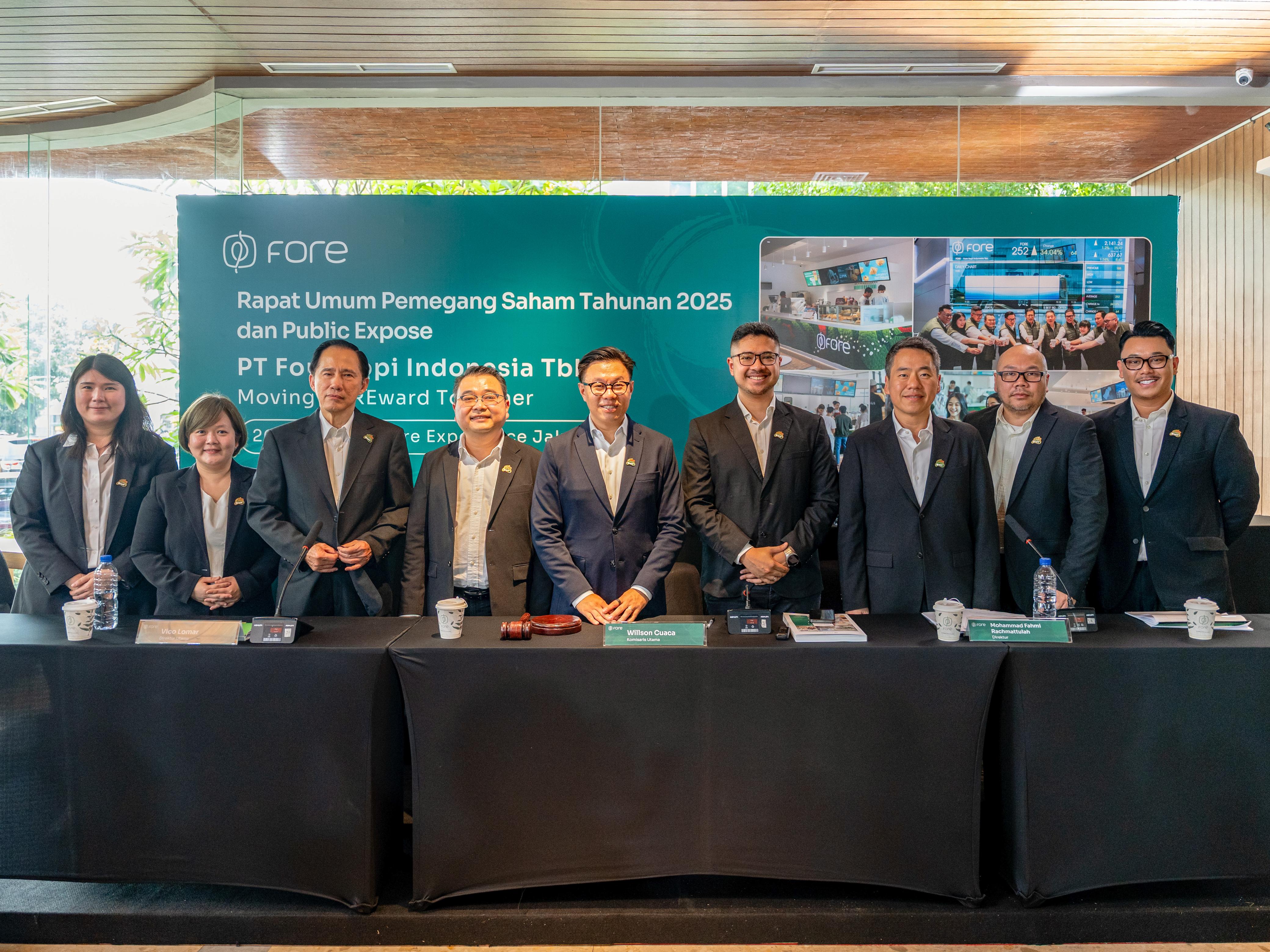 Kiri-Kanan: Melisa Irene (Komisaris), Tjhong Pie Chen (Direktur), Sugiyanto Wibawa (Komisaris Independen), Vico Lomar (Direktur Utama), Willson Cuaca (Komisaris Utama), Mohammad Fahmi (Direktur), Roderick Purwana (Wakil Komisaris Utama), Daniel Octavianus M (Komisaris), Rizky Ardian (Direktur). Dok. Ist. FORE Optimistis Kinerja 2025 Dapat Melanjutkan Trend Pertumbuhan