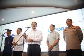 Menteri Pertanian Andi Amran Sulaiman (tengah). Dok. Kementan. Laporkan 212 Produsen Beras Nakal, Mentan Tegaskan Lawan Mafia PanganĀ