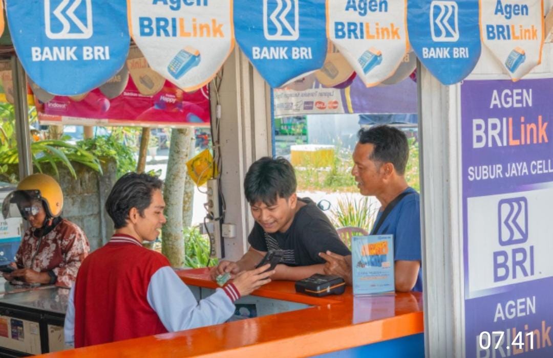 PT Bank Rakyat Indonesia (Persero) Tbk atau BRI terus menguatkan komitmennya melalui sejumlah strategi untuk memperluas inklusi keuangan nasional di tengah gelombang transformasi digital yang semakin masif di sektor keuangan AgenBRILink Tembus 67 Ribu Desa! Inklusi Keuangan Melesat
